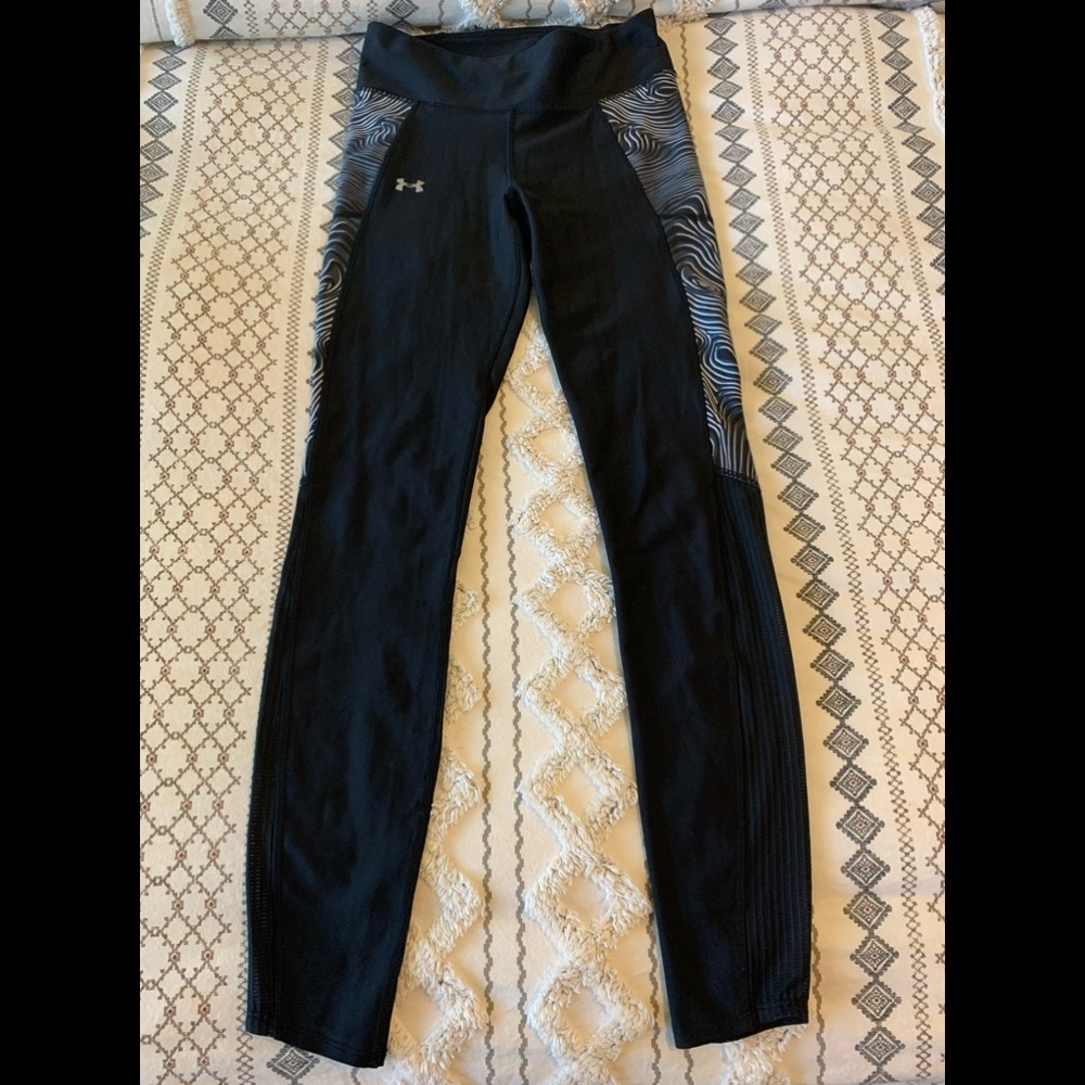 Under Armour black/printed leggings Womens size s